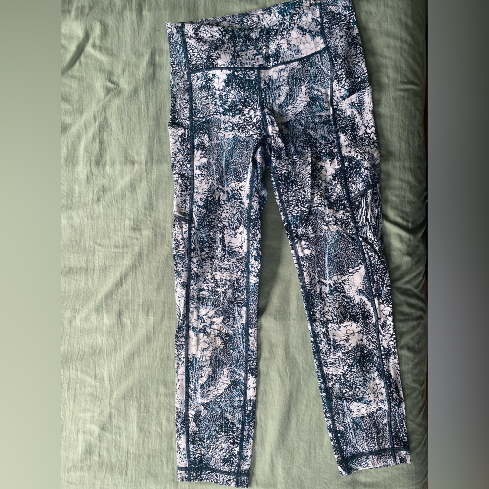 Lululemon patterned leggings size 4 women’s